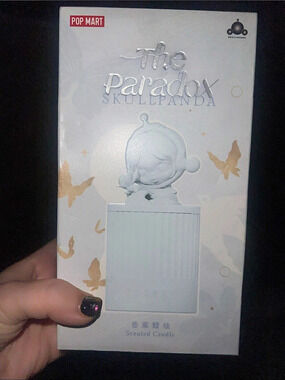 Hard to find! The Paradox Scented Candle White & Gold Home Decor NWT